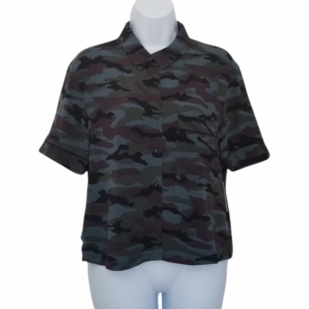 Forever 21 Woven Short Sleeve Camouflage Shirt Med